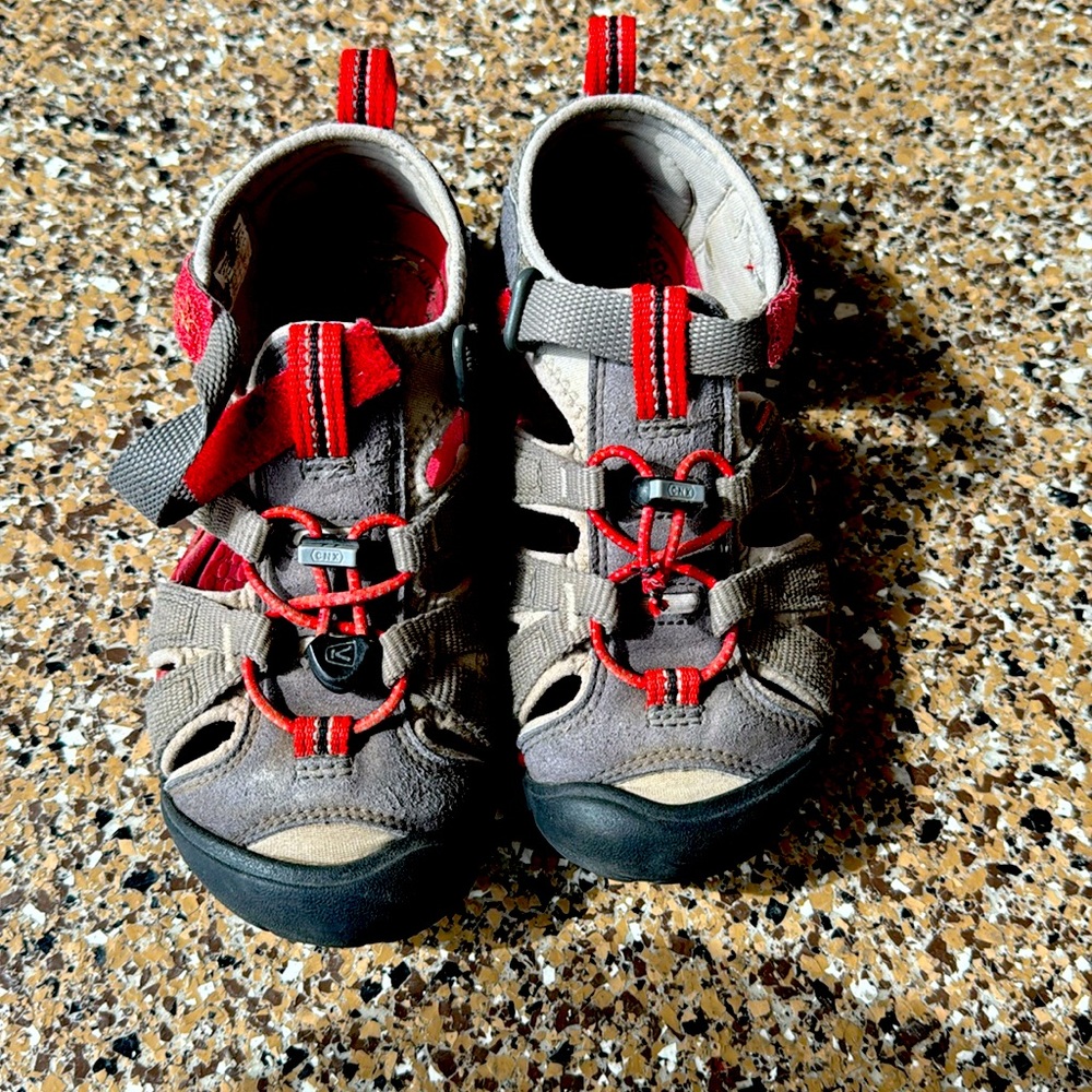 Size 1 kids KEENS onyx
